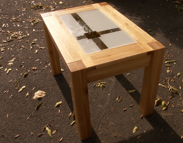 Couchtisch mit Glasplatte