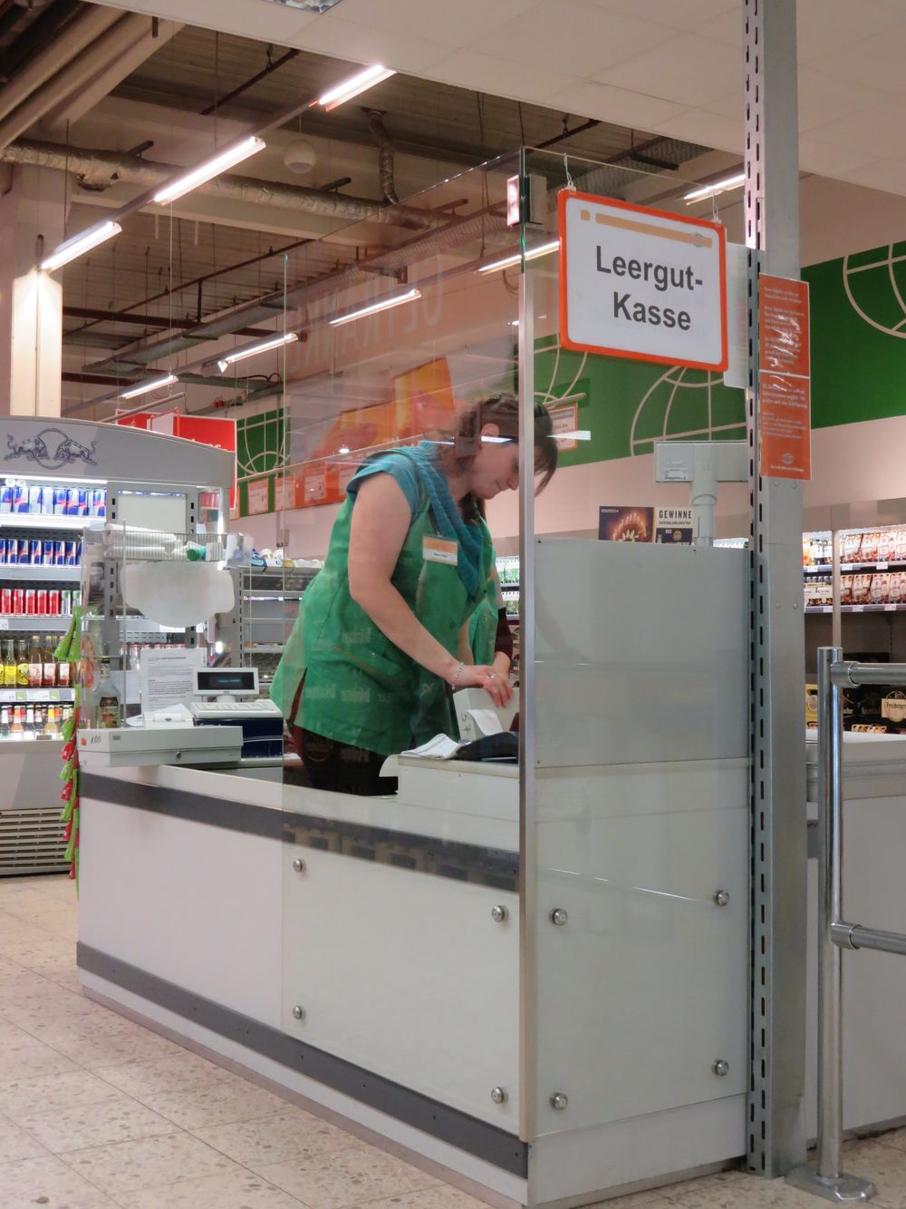 Glastrennwand an einer Kasse